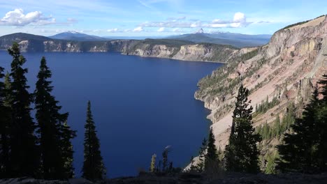 Oregon-Crater-Lake-Pan-Left