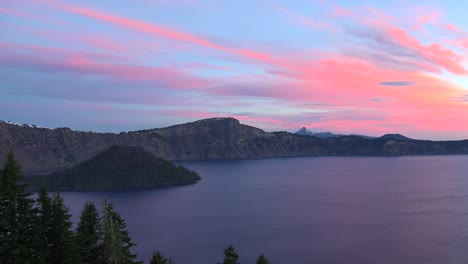 Oregon-Crater-Lake-View-With-Wizard-Island-Pan-And-Zoom