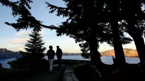 Oregon-Crater-Lake-With-Couple-In-Evening