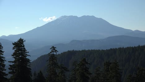 Washington-Mount-St-Helens-Con-Pequeña-Nube