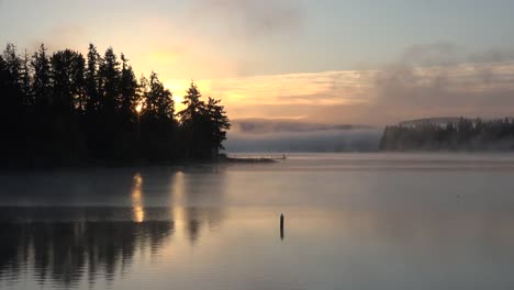 Washington-Sonnenaufgang-Am-See-Vergrößern