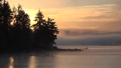 Washington-Sunrise-Over-Lake-View
