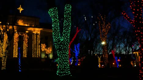 Arizona-Prescott-Christmas-Lights-On-Trees-With-Courthouse-Pan-Left