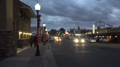 Arizona-Wickenburg-Main-Street-Noche-De-Navidad-Con-Gente
