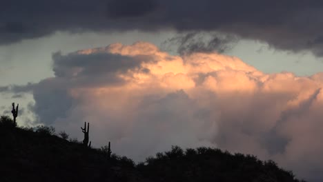 Arizona-Con-Lapso-De-Tiempo-De-Nube-Y-Saguaros