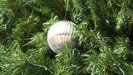 Christmas-Ball-Silver-With-Zoom-In