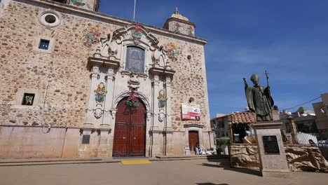 Mexiko-Arandas-Polnische-Papststatue-Bei-Kirche