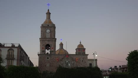 Mexico-Arandas-Church-With-Birds-At-Dusk