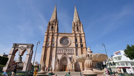 Mexico-Arandas-Fountain-With-St-Joseph-Church