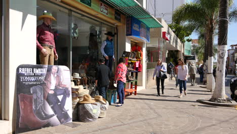 Mexico-Arandas-Sidewalk-With-People