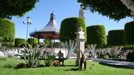 Mexiko-San-Julian-Plaza-Mit-Rehen-Und-Musikpavillon