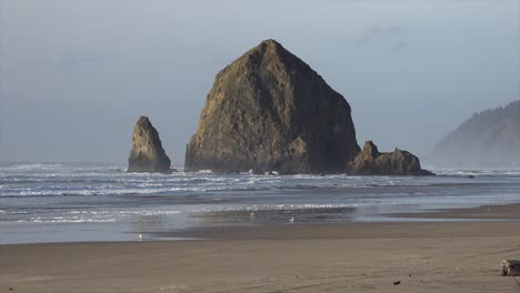 Oregon-Heuhaufen-Felsen-Vor-Der-Küste