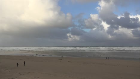 Gente-De-Oregon-En-La-Playa-De-Cañón