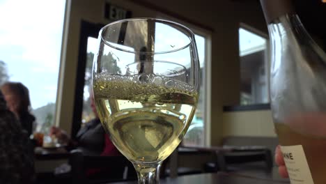 Oregon-Pouring-Wine