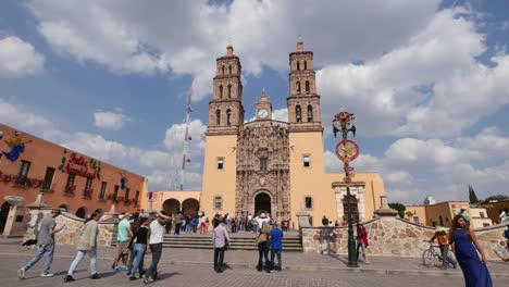 Mexiko-Dolores-Hidalgo-Gute-Aussicht-Auf-Die-Kirche