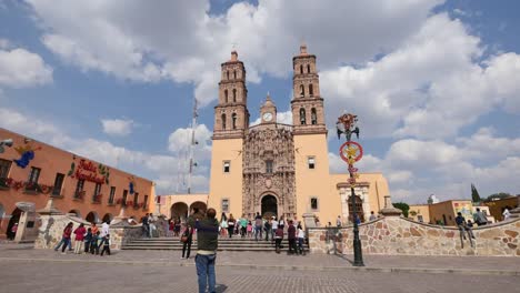 Mexiko-Dolores-Hidalgo-Mann-Fotografiert-Kirche