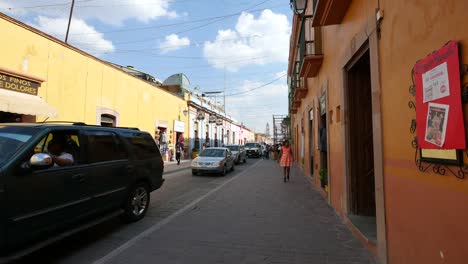 Mexiko-Dolores-Hidalgo-Street-Mit-Kleinem-Mädchen