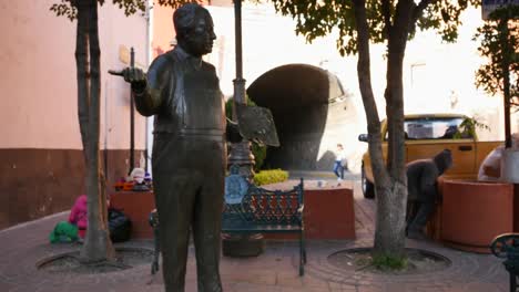 Mexico-Guanajuato-Bronze-Statue-Of-Man