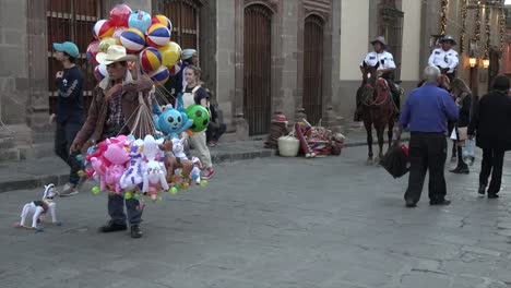 Mexiko-San-Miguel-Polizei-Auf-Pferden
