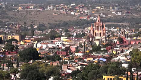 México-San-Miguel-Vista-De-Ciudad-Con-Iglesia