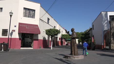Mexico-Tlaquepaque-Statue-Of-John-Paul-!!