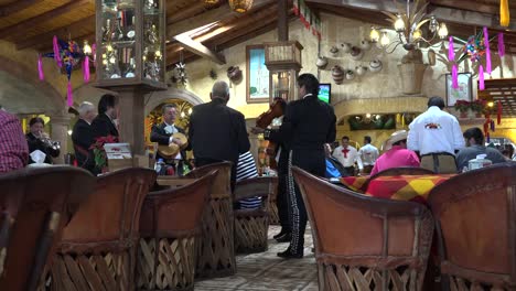 Mexico-Mariachis-In-Resturant