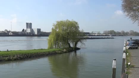 Niederlande-Schoonhoven-Barge-And-Weide-And-Walkway-Pan-Right