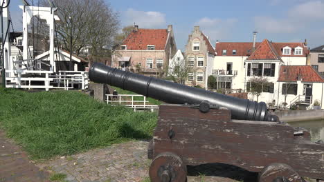 Netherlands-Schoonhoven-Cannon-By-Drawbridge