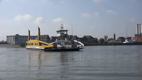 Países-Bajos-Schoonhoven-Ferry-Entra