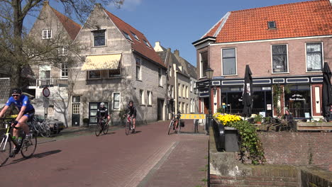 Países-Bajos-Schoonhoven-Varias-Bicicletas
