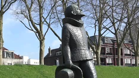 Niederländische-Schoonhoven-Statue-Des-Holländers-Tilt-And-Zoom