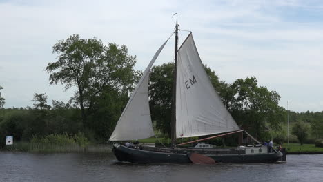Netherlands-Traditional-Boat-Sailing-Pan-Left