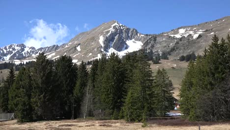 Montaña-De-Suiza-Con-Circo-En-El-Lapso-De-Tiempo-De-Col-Des-Mosses