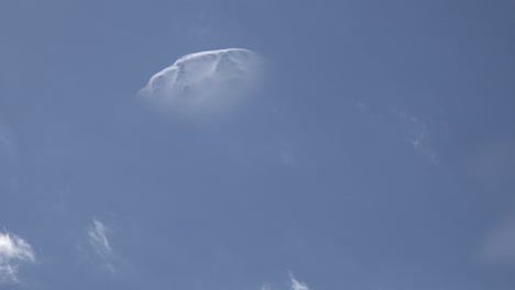Nube-Curiosa-Platillo-Volador