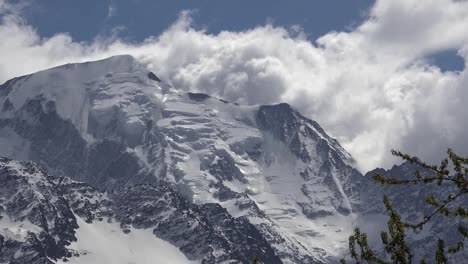 Frankreich-Mont-Blanc-Wolken-Bewegen-Sich-Auf-Berggipfel