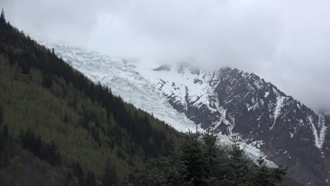 Glaciar-De-Francia-En-El-Mont-Blanc-En-La-Niebla