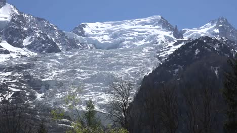 France-Les-Bossons-Glacier-Zooms-Out