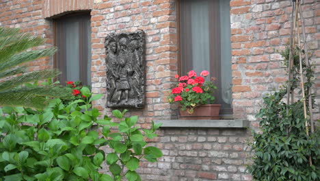 Italy-Flowers-In-Window-Zoom-In