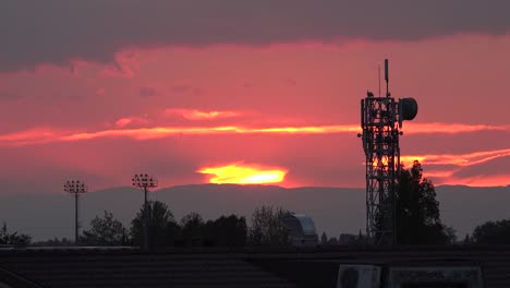 Italien-Sonnenuntergang-Und-Telekommunikationsturm