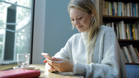 Woman-using-smartphone-and-listening-to-music