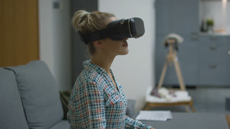Young-woman-in-VR-headset