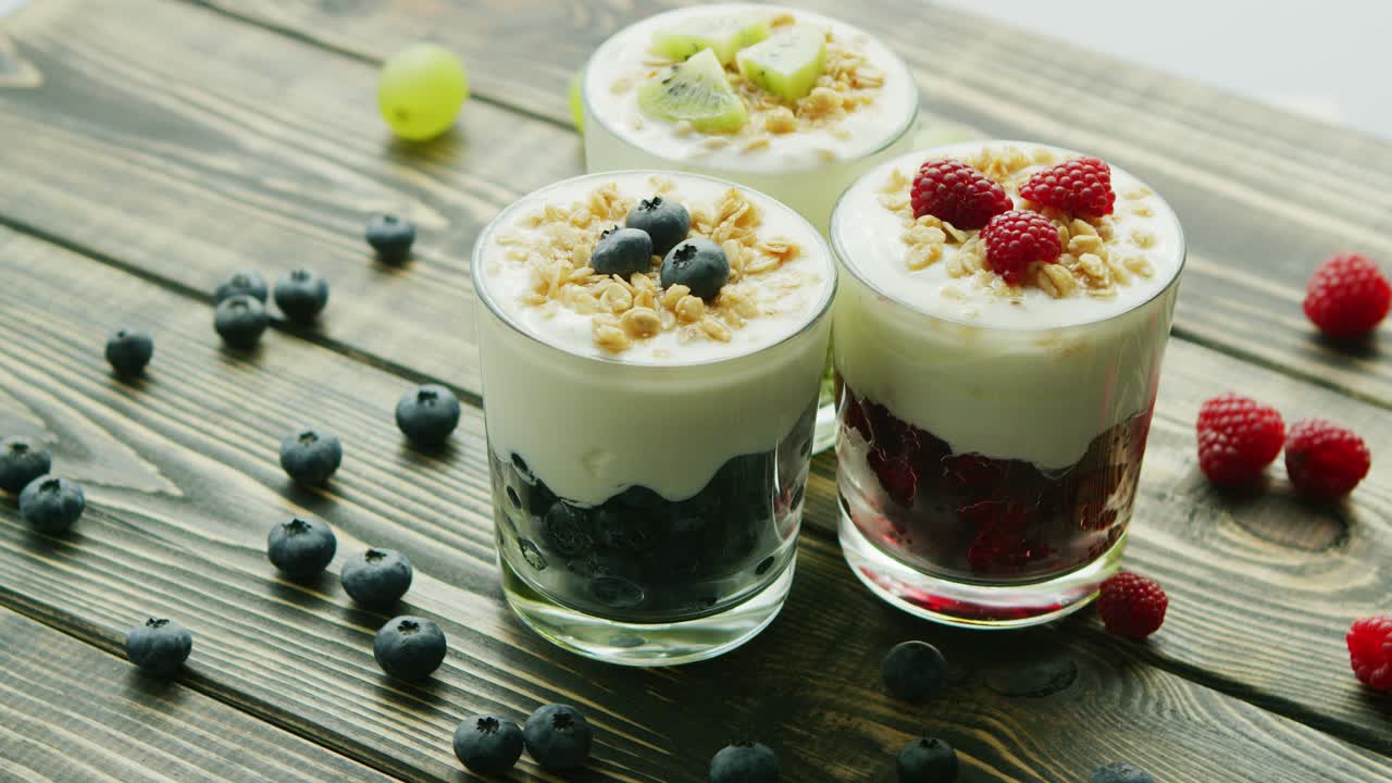 Premium stock video - Glasses with fruit and yogurt desserts