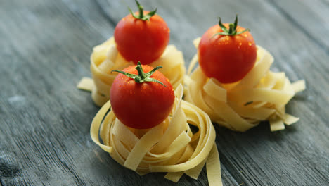 Bunches-of-pasta-with-wet-tomatoes