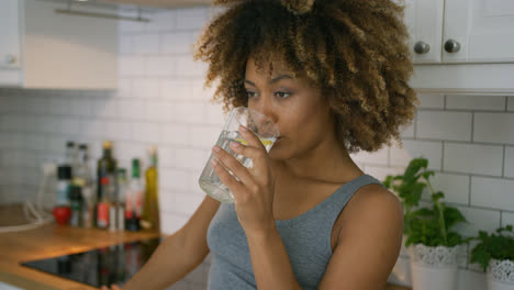 Woman-drinking-fresh-water-at-home
