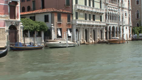 Venice-Gondola-&-palaces