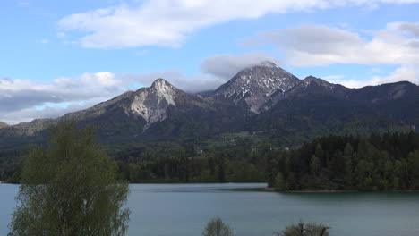 Austria-Nubes-Se-Mueven-Sobre-El-Lapso-De-Tiempo-Mittagskoper