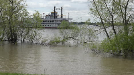 Louisiana-Streamboat-En-Mississippi-Inundado