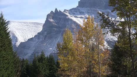 Montana-berge-Mit-Goldenen-Bäumen-Vergrößern