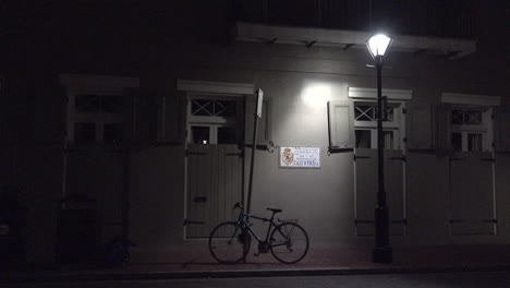 New-Orleans-bicycle-under-streetlight