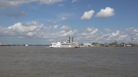 New-Orleans-Dampfschiff-Passiert-Algier-Pointgier